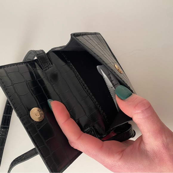 Alice in the Eve Australia - Mini black croco cross body purse - Picture 3 of 9